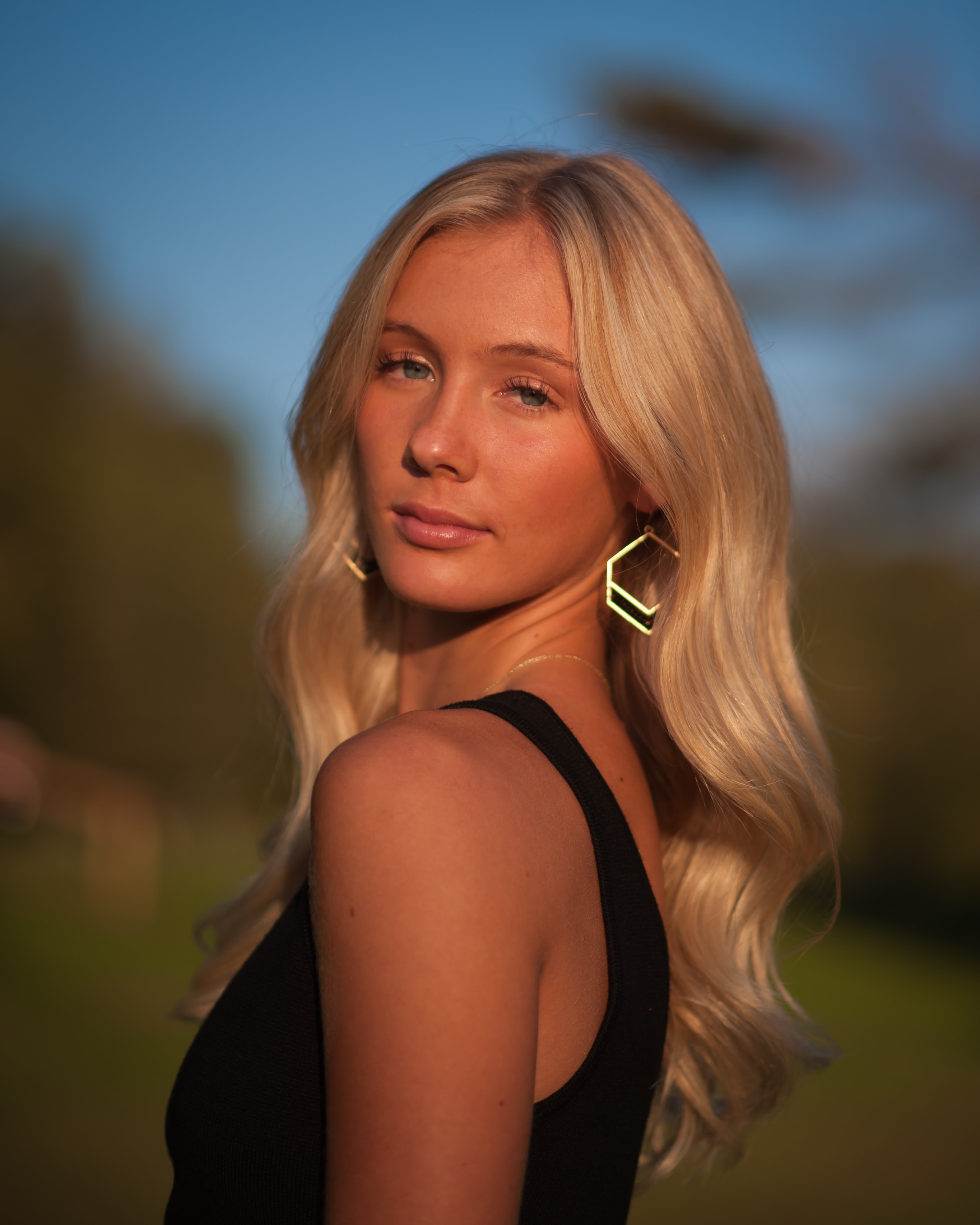 Senior portrait — blonde hair gold earrings, Gahanna Ohio senior photographer
